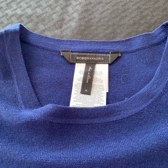 BCBG Hi Lo crewneck Sweater light weight fabric - Picture 3 of 3